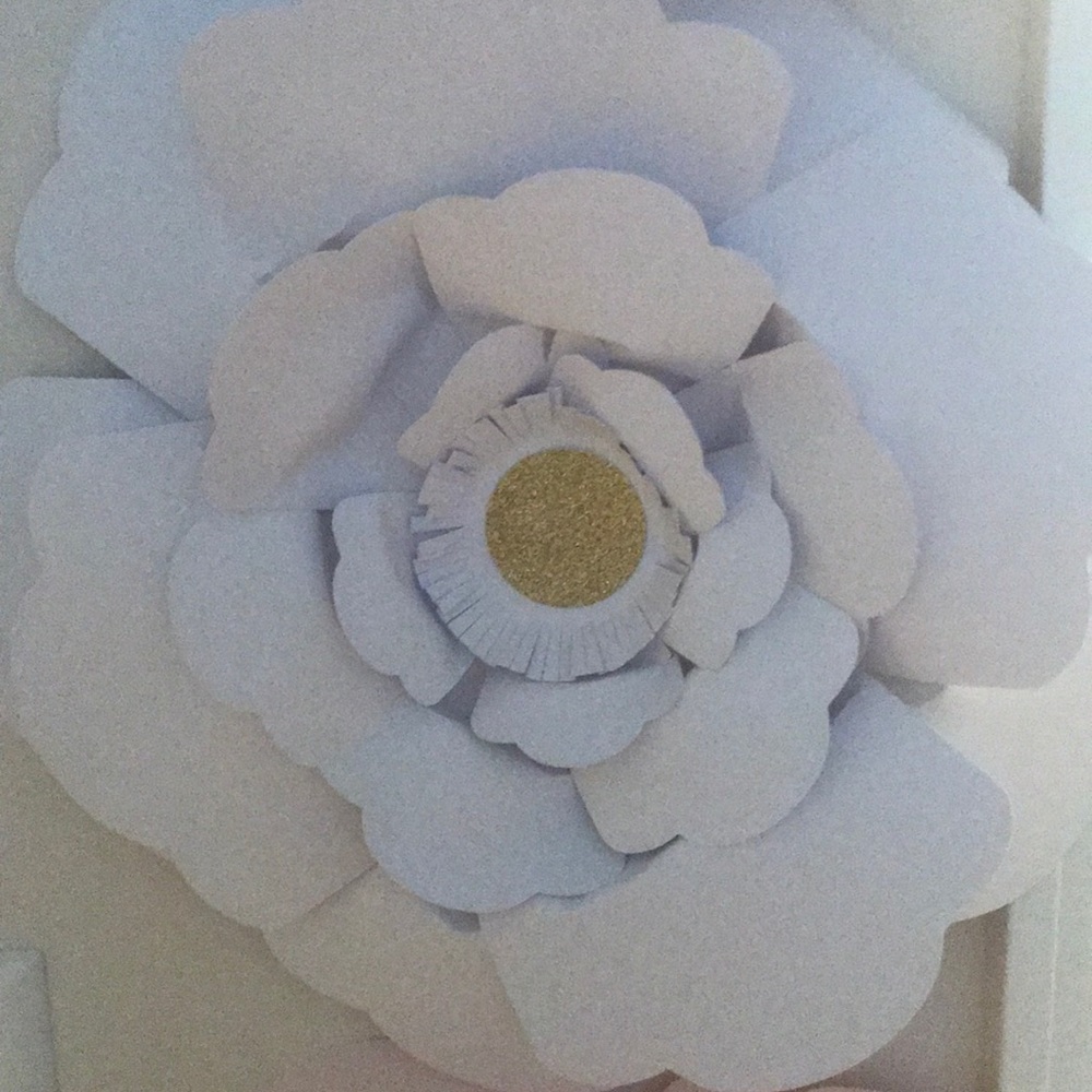 Beautiful Decor Paper Flowers - Picture 4 of 8